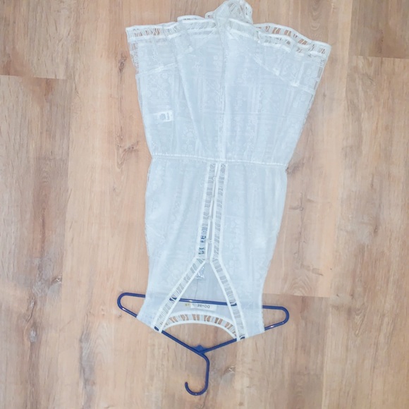 Adorable white romper - Picture 7 of 9